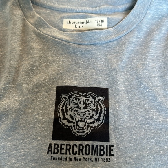 Boys Abercrombie long sleeve - Picture 2 of 2